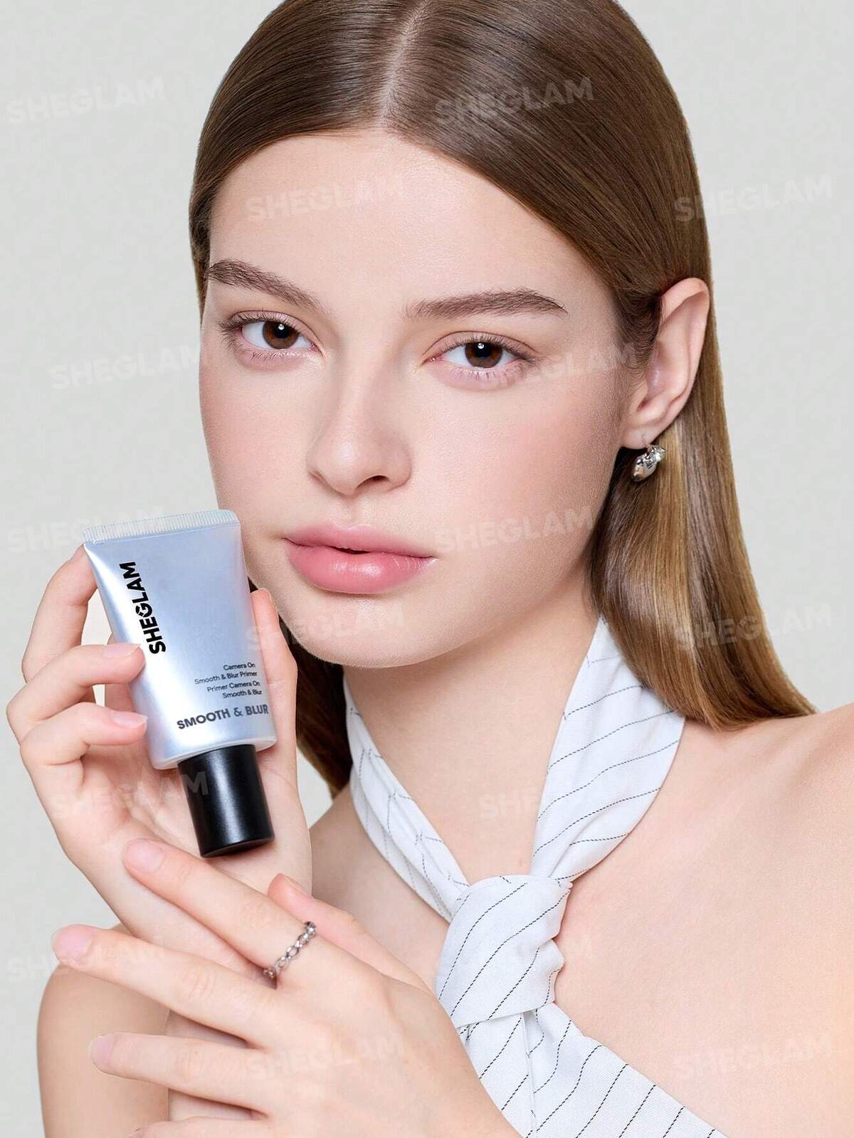 پرایمر نقره ای محو کننده منافذ شیگلم Sheglam Camera On Smooth & Blur Primer